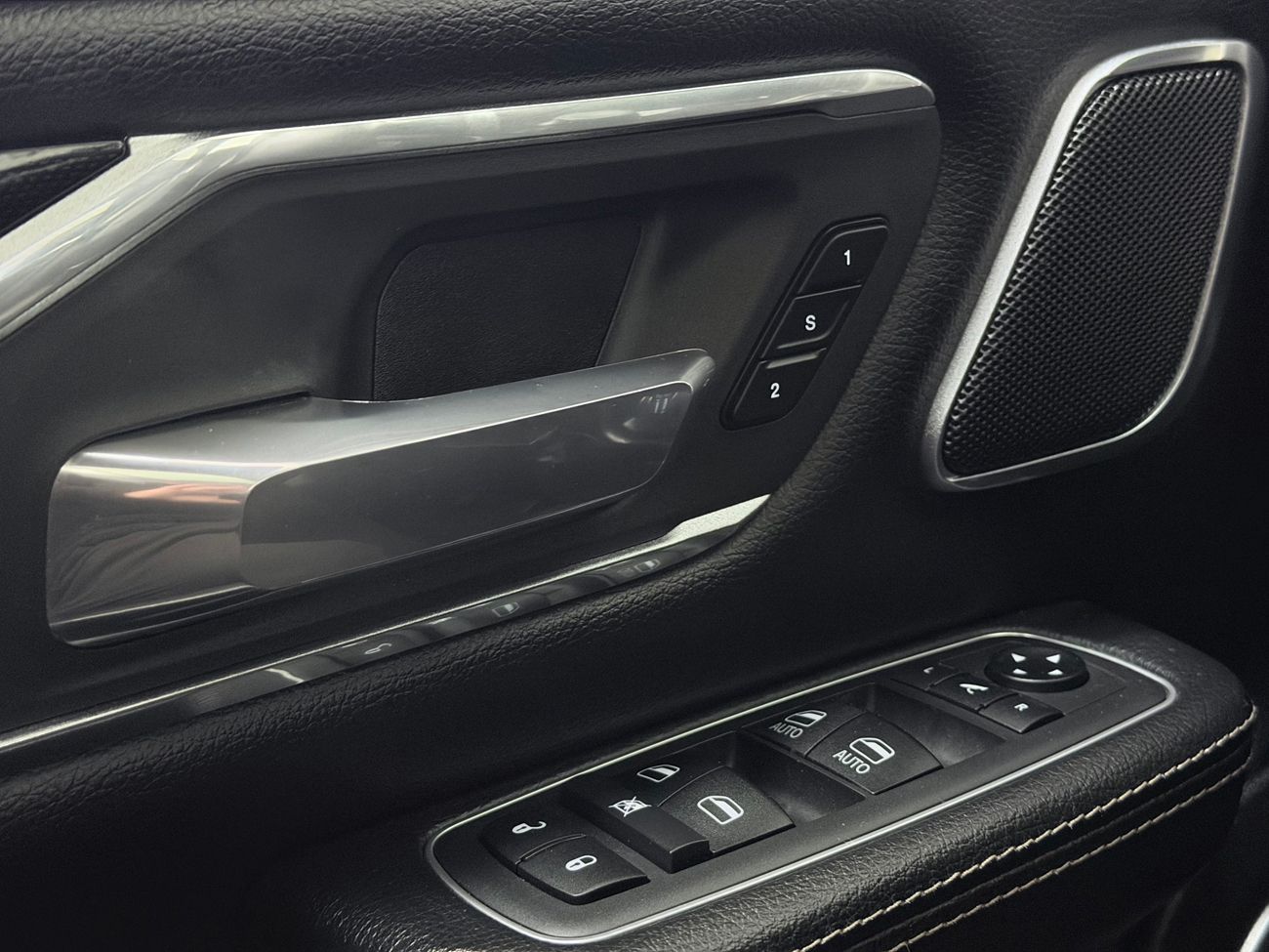 Dodge RAM 1500 Crew Cab 5.7 V8 HEMI Laramie NIGHT Panorama 360° Kameravy Navigation H/K Moms/Leasing 395hk – bild 15 av 35
