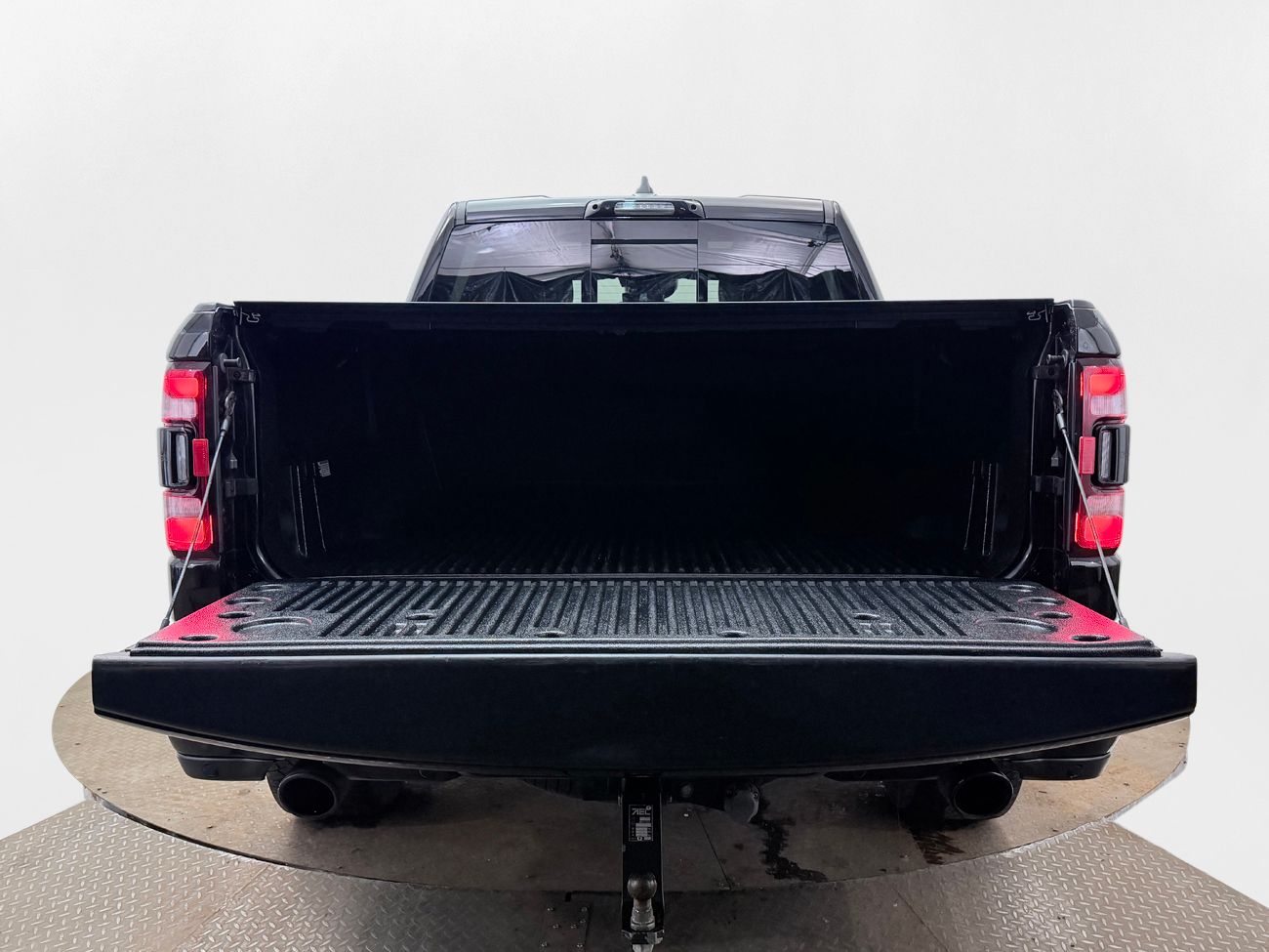 Dodge RAM 1500 Crew Cab 5.7 V8 HEMI Laramie NIGHT Panorama 360° Kameravy Navigation H/K Moms/Leasing 395hk – bild 7 av 35