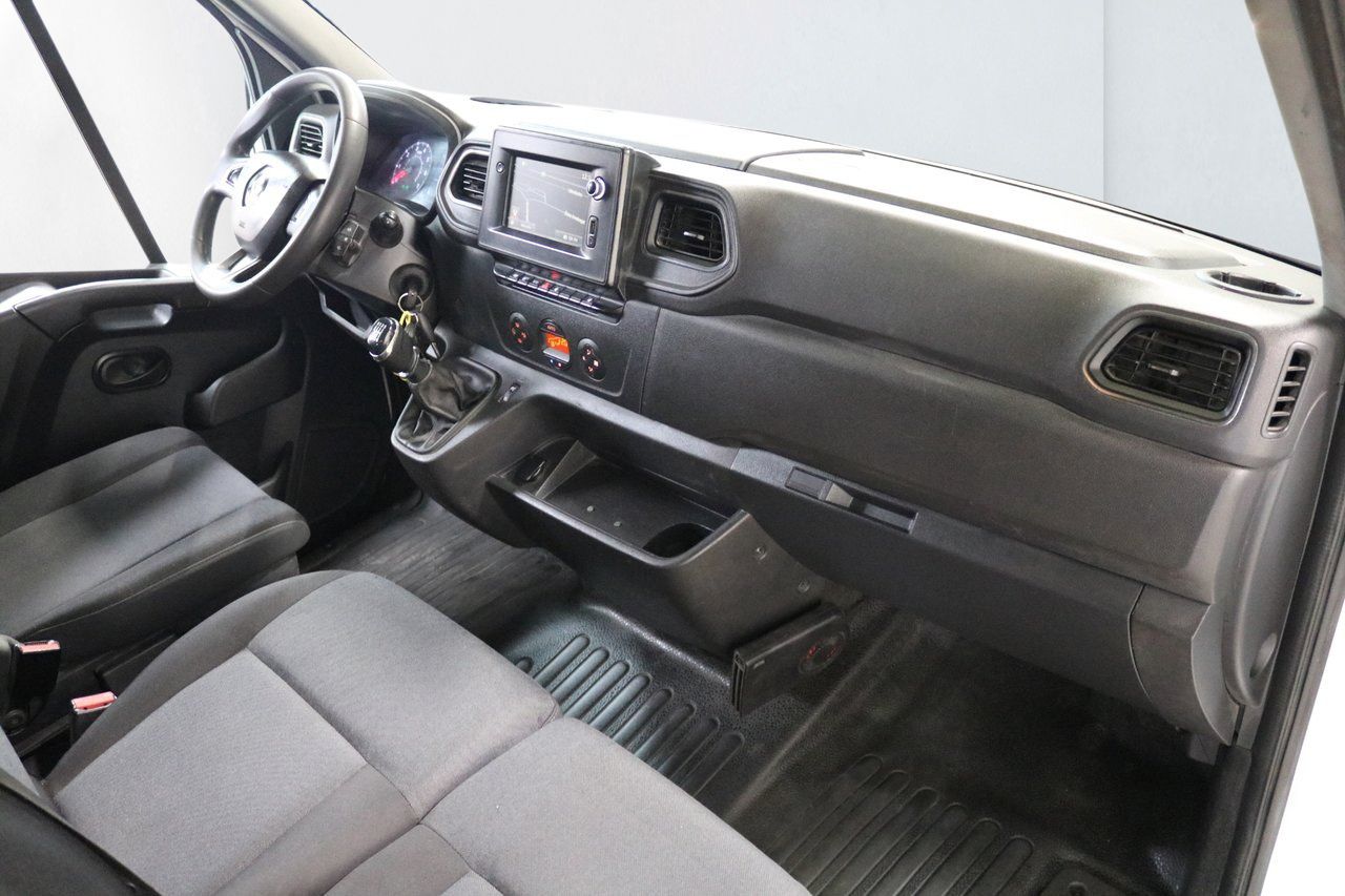Renault Master Chassi Cab 3.5T 2.3 7-sits Kamkedja Navigation Värmare Moms/Leasing 180hk – bild 18 av 25