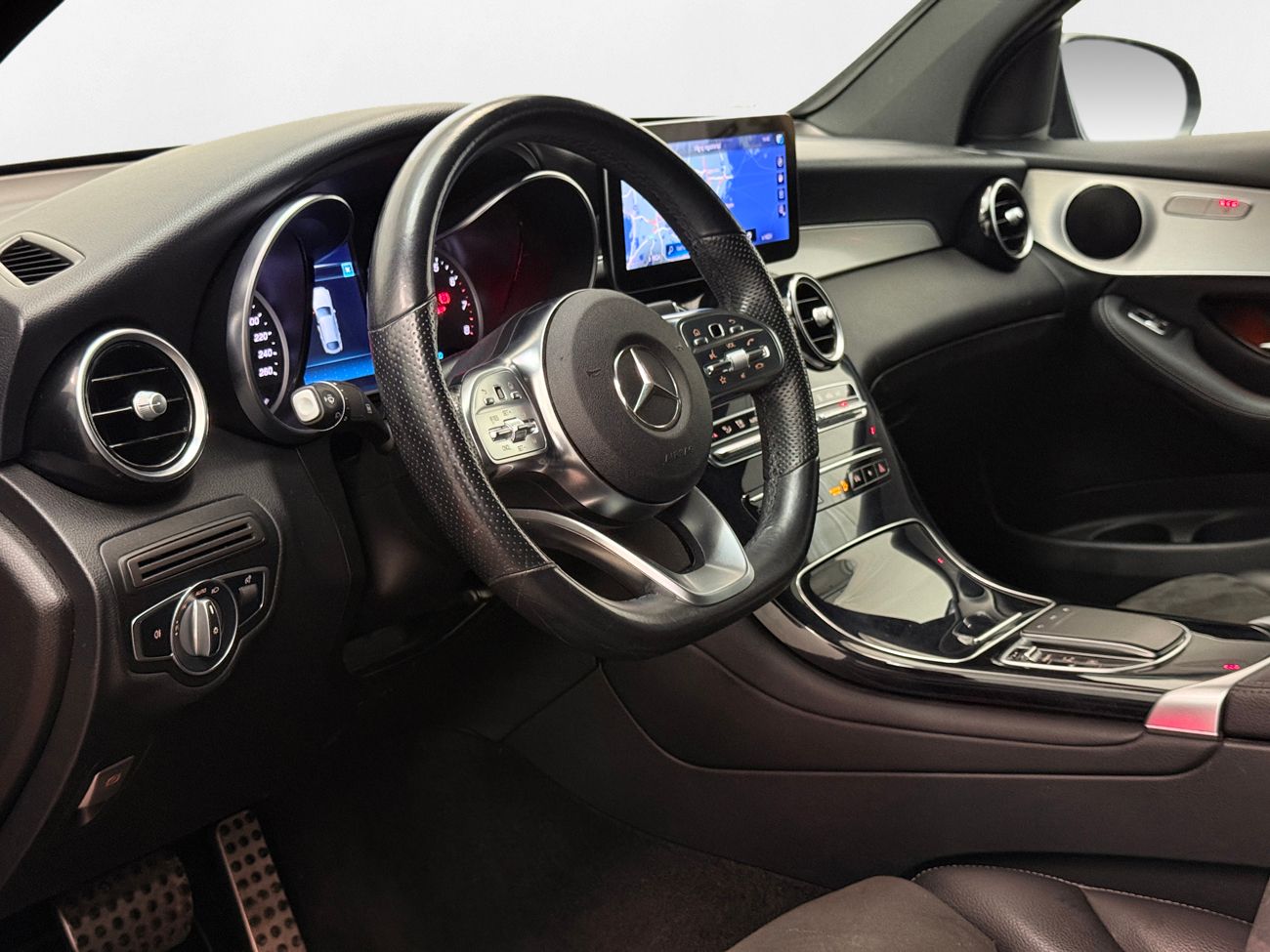 Mercedes-Benz GLC 300 e Coupé 4MATIC AMG Dragkrok Navigation Backkamera Moms/Leasing 320hk – bild 13 av 35