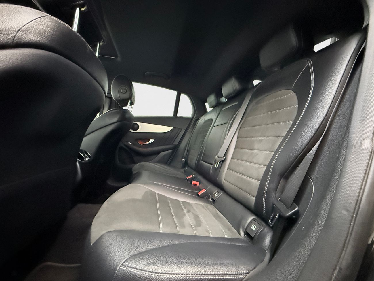 Mercedes-Benz GLC 300 e Coupé 4MATIC AMG Dragkrok Navigation Backkamera Moms/Leasing 320hk – bild 16 av 35