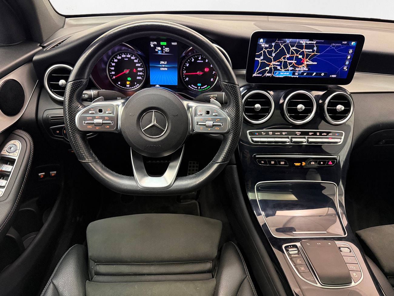 Mercedes-Benz GLC 300 e Coupé 4MATIC AMG Dragkrok Navigation Backkamera Moms/Leasing 320hk – bild 18 av 35