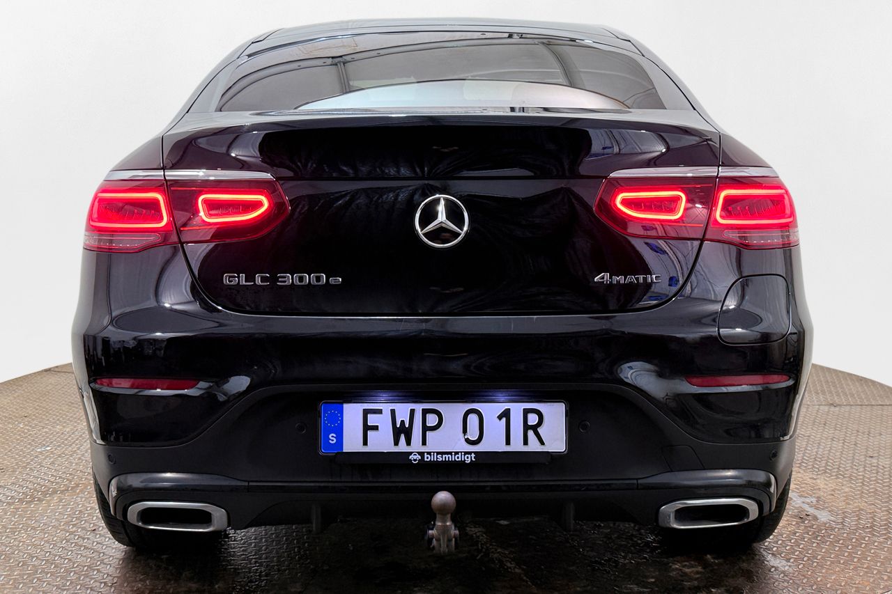 Mercedes-Benz GLC 300 e Coupé 4MATIC AMG Dragkrok Navigation Backkamera Moms/Leasing 320hk – bild 7 av 35