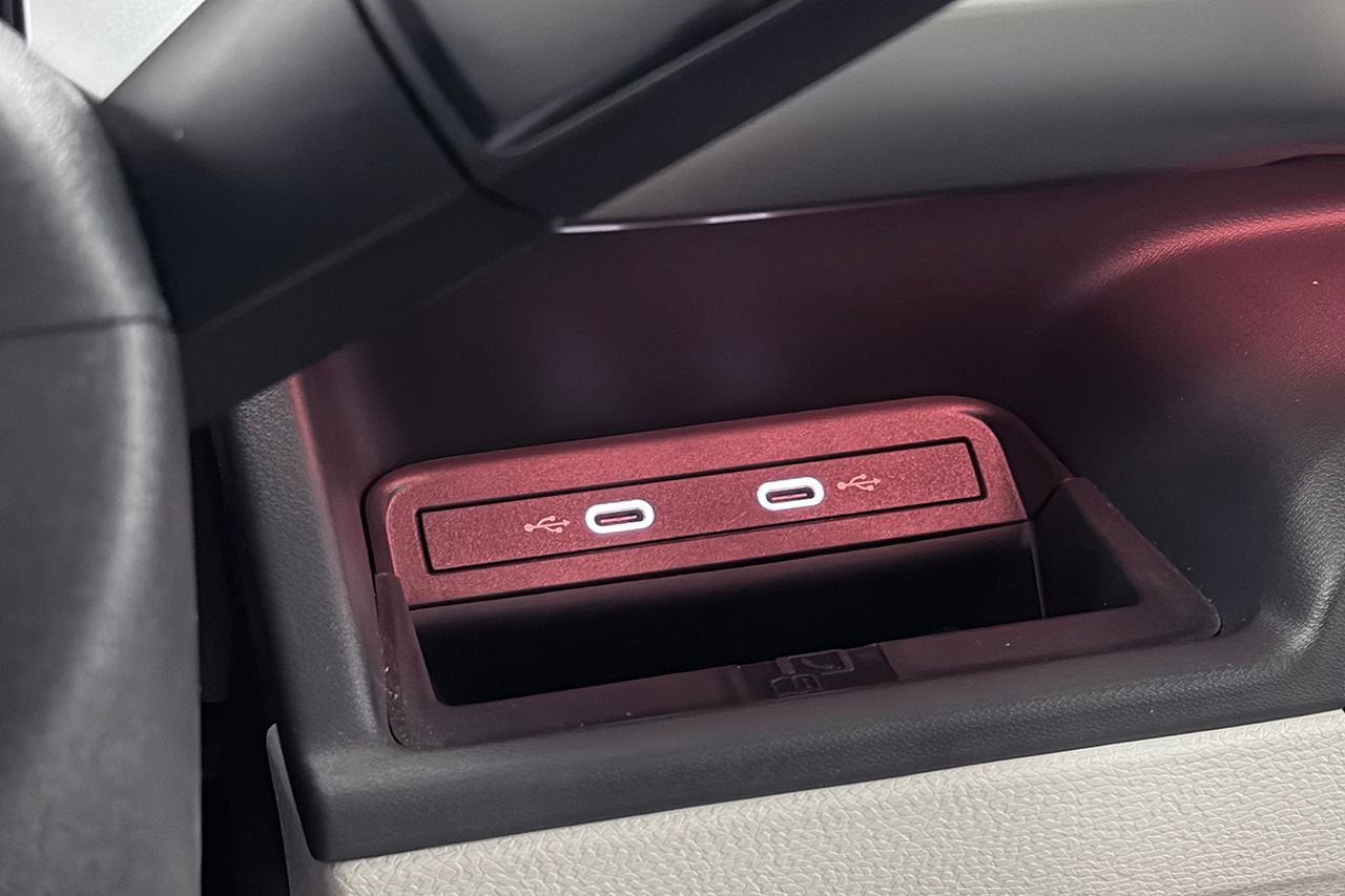 Volkswagen ID. Buzz LWB 91 kWh Style Plus Pro 6-sits Dragkrok Navigation Adaptiv Farthållare Moms/Leasing 286hk – bild 33 av 40