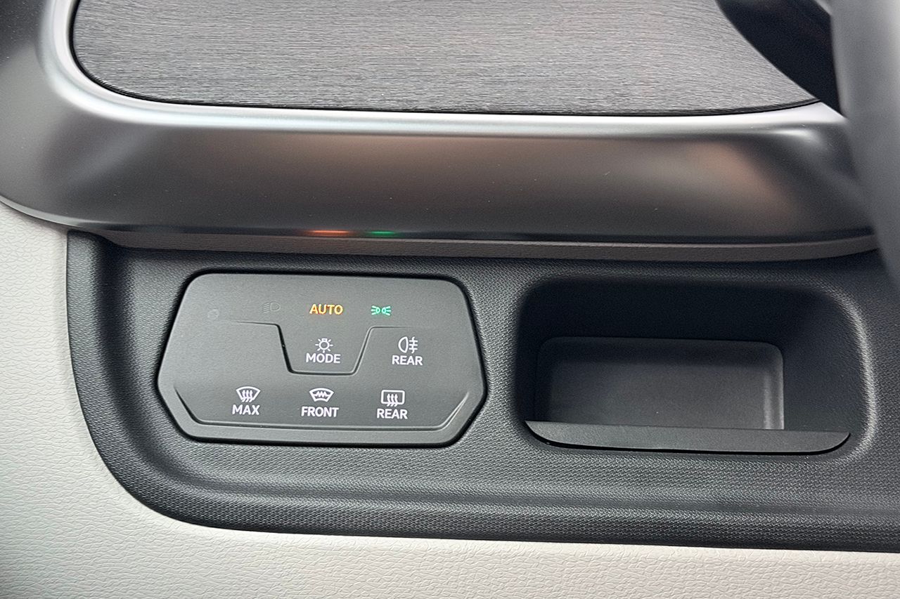 Volkswagen ID. Buzz LWB 91 kWh Style Plus Pro 6-sits Dragkrok Navigation Adaptiv Farthållare Moms/Leasing 286hk – bild 34 av 40