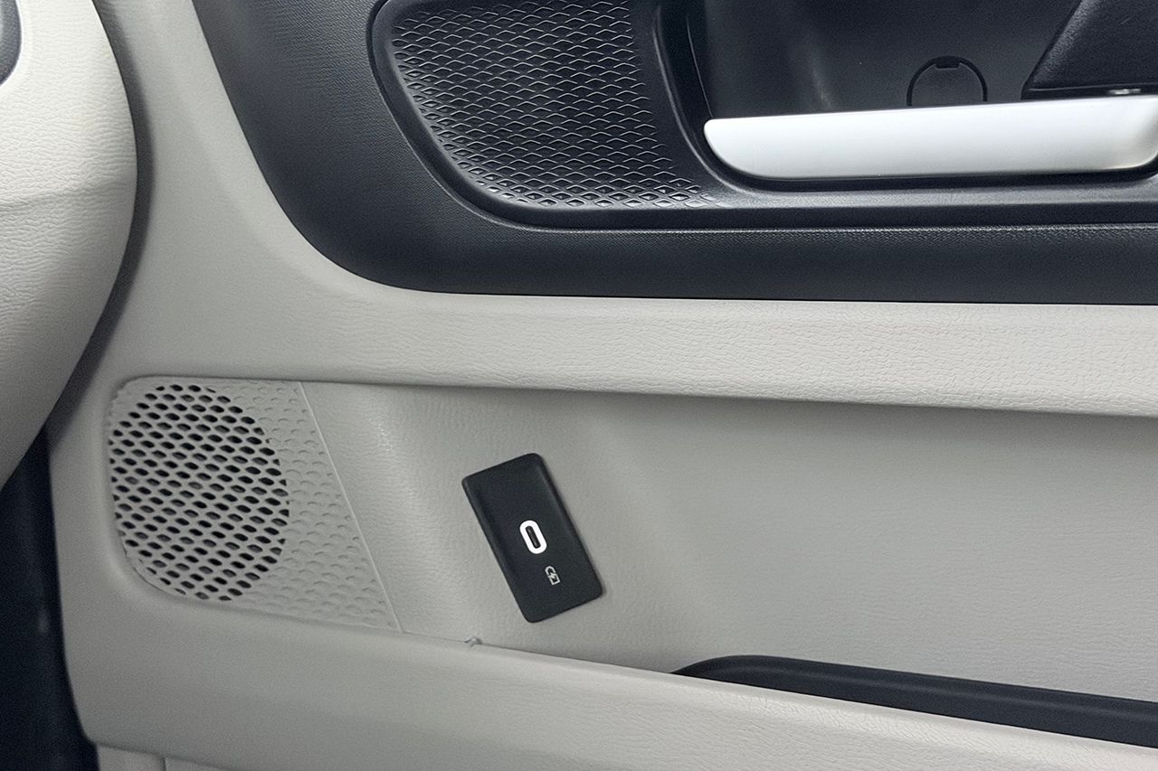 Volkswagen ID. Buzz LWB 91 kWh Style Plus Pro 6-sits Dragkrok Navigation Adaptiv Farthållare Moms/Leasing 286hk – bild 36 av 40
