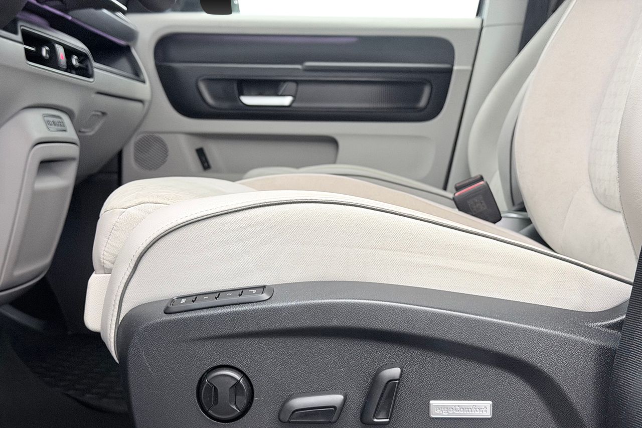 Volkswagen ID. Buzz LWB 91 kWh Style Plus Pro 6-sits Dragkrok Navigation Adaptiv Farthållare Moms/Leasing 286hk – bild 12 av 40