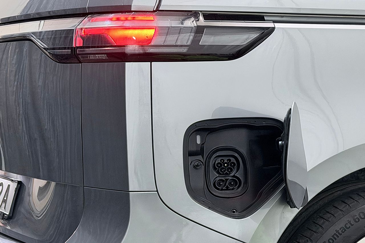 Volkswagen ID. Buzz LWB 91 kWh Style Plus Pro 6-sits Dragkrok Navigation Adaptiv Farthållare Moms/Leasing 286hk – bild 40 av 40