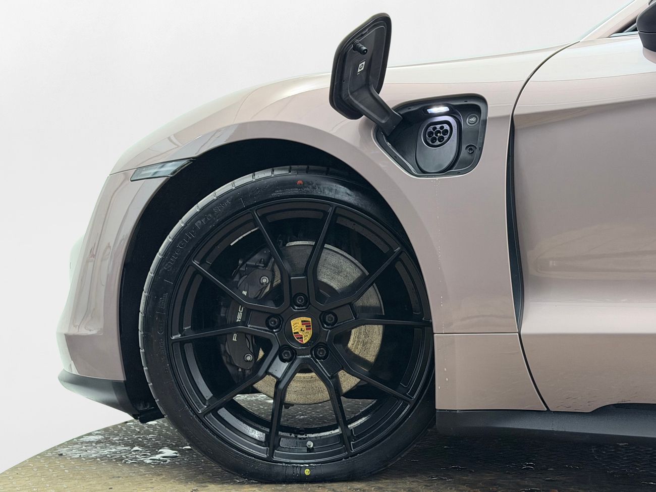 Porsche Taycan Direct Drive Performance Battery Plus 93,4 kWh Panorama Rattvärme Värmepump 20" Nordic Moms/Leasing – bild 10 av 27