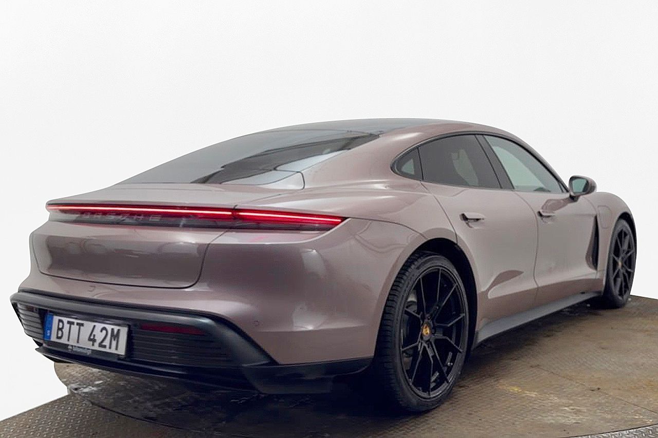 Porsche Taycan Direct Drive Performance Battery Plus 93,4 kWh Panorama Rattvärme Värmepump 20" Nordic Moms/Leasing – bild 6 av 27