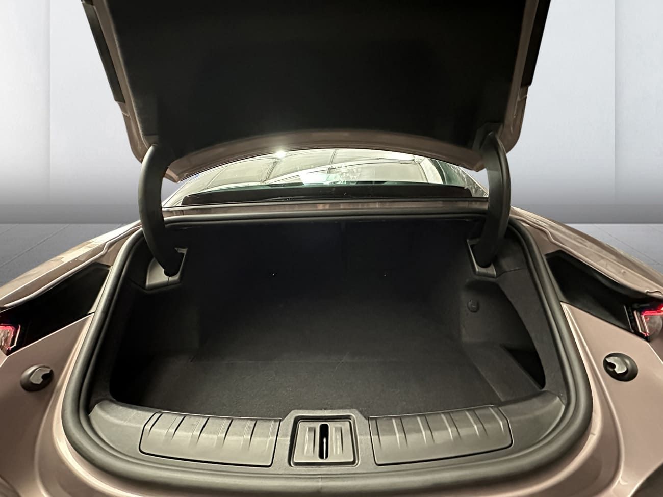 Porsche Taycan Direct Drive Performance Battery Plus 93,4 kWh Panorama Rattvärme Värmepump 20" Nordic Moms/Leasing – bild 25 av 27