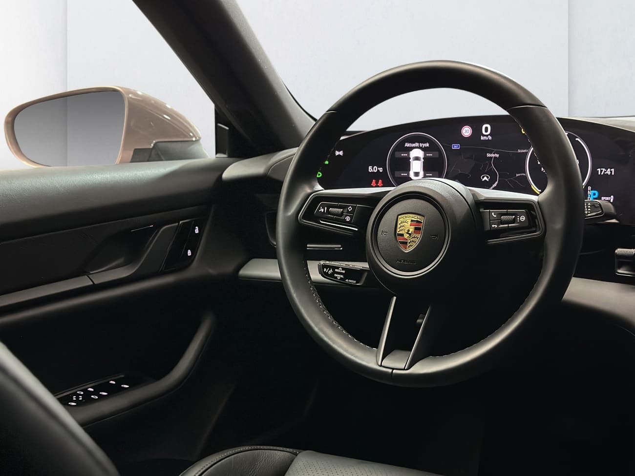 Porsche Taycan Direct Drive Performance Battery Plus 93,4 kWh Panorama Rattvärme Värmepump 20" Nordic Moms/Leasing – bild 16 av 27