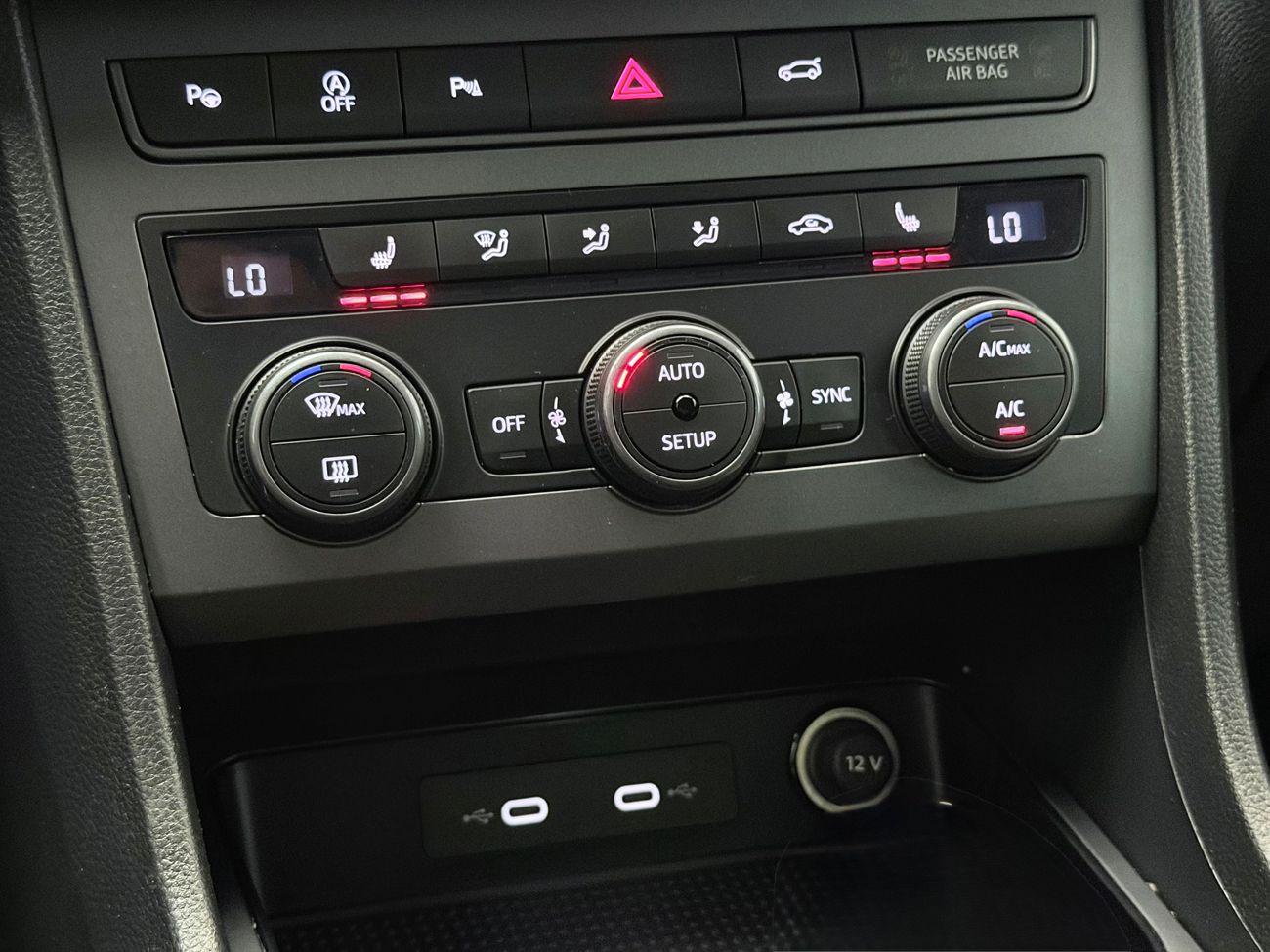 CUPRA Ateca 1.5 TSI Automat Dragkrok Delläder Backkamera Navigation App-Connect BeatsAudio™ Moms/Leasing 150hk – bild 25 av 32