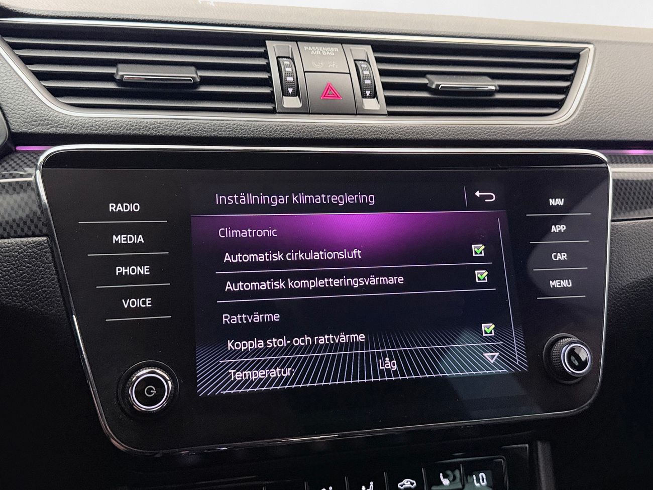 Skoda Superb Kombi 2.0 TSI 4x4 Business Sportline Dragkrok Läder/Alcantara Navigation Backkamera Värmare CANTON 280hk – bild 27 av 36