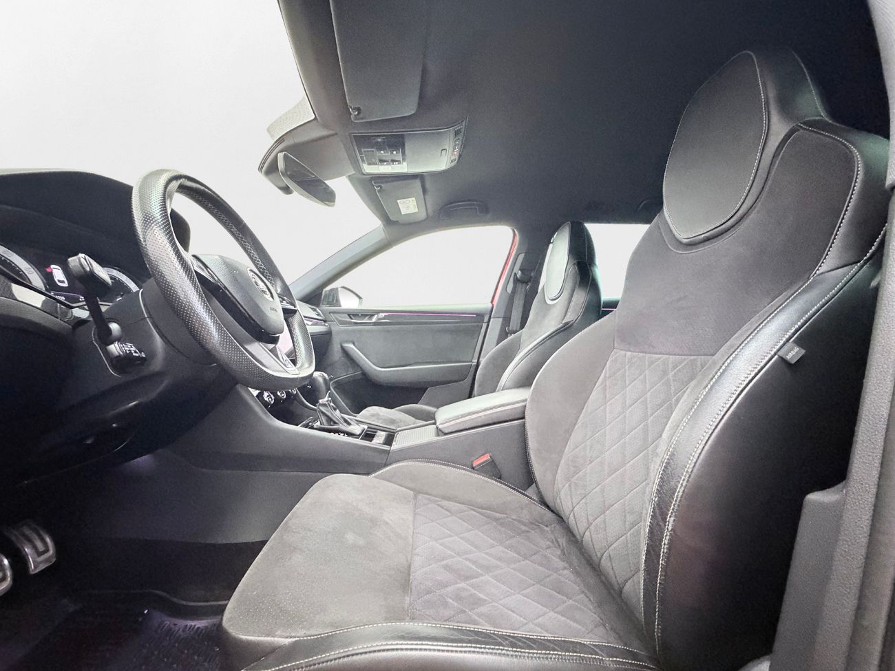 Skoda Superb Kombi 2.0 TSI 4x4 Business Sportline Dragkrok Läder/Alcantara Navigation Backkamera Värmare CANTON 280hk – bild 12 av 36