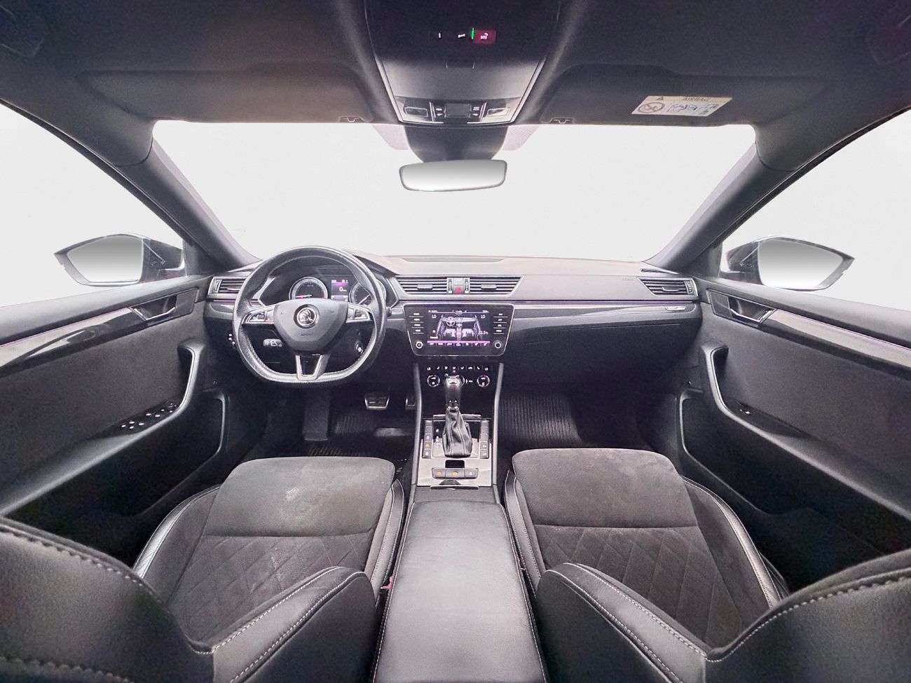 Skoda Superb Kombi 2.0 TSI 4x4 Business Sportline Dragkrok Läder/Alcantara Navigation Backkamera Värmare CANTON 280hk – bild 16 av 36
