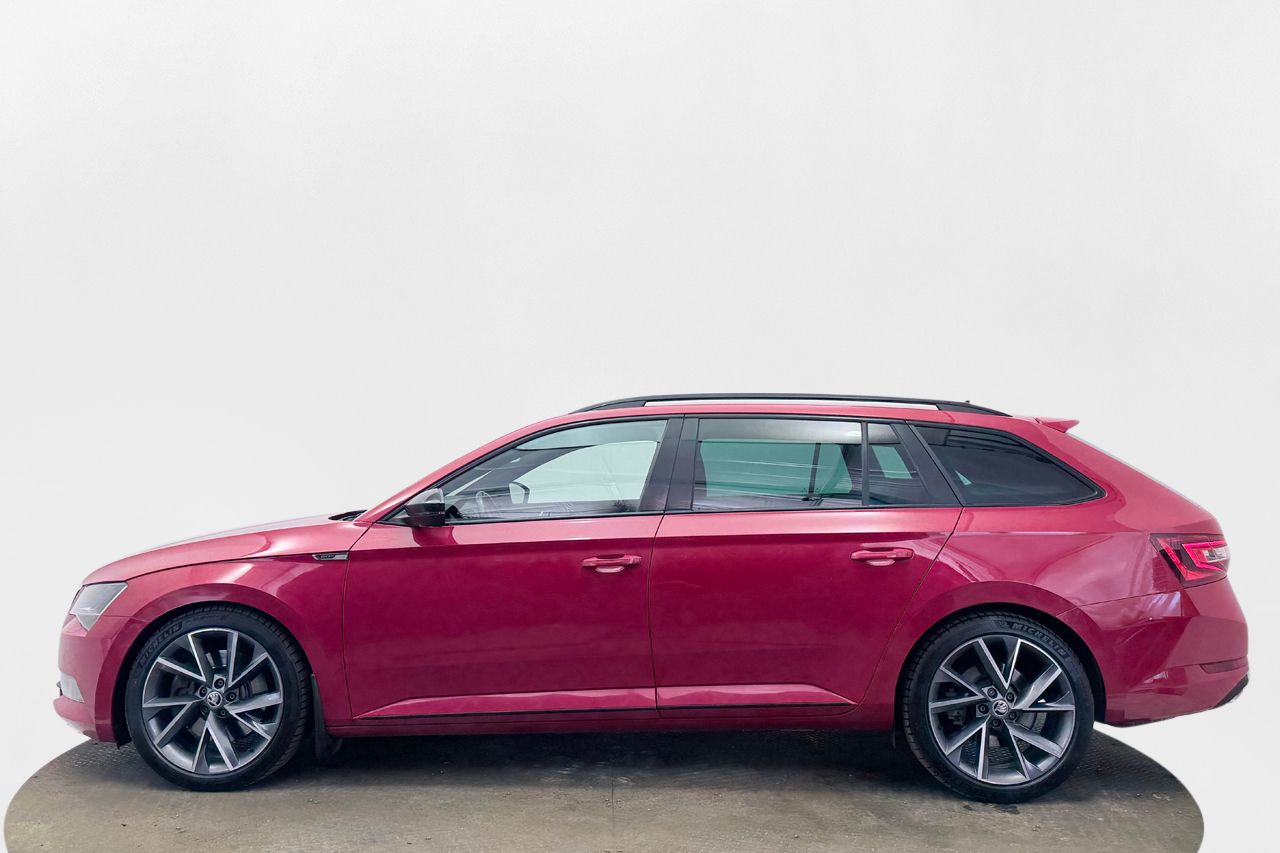 Skoda Superb Kombi 2.0 TSI 4x4 Business Sportline Dragkrok Läder/Alcantara Navigation Backkamera Värmare CANTON 280hk – bild 9 av 36