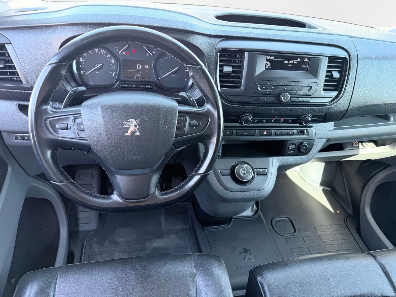 Peugeot Expert Utökad Last 2.0 L2 Dragkrok 3-sits Delläder Värmare Moms/Leasing 177hk – bild 11 av 18