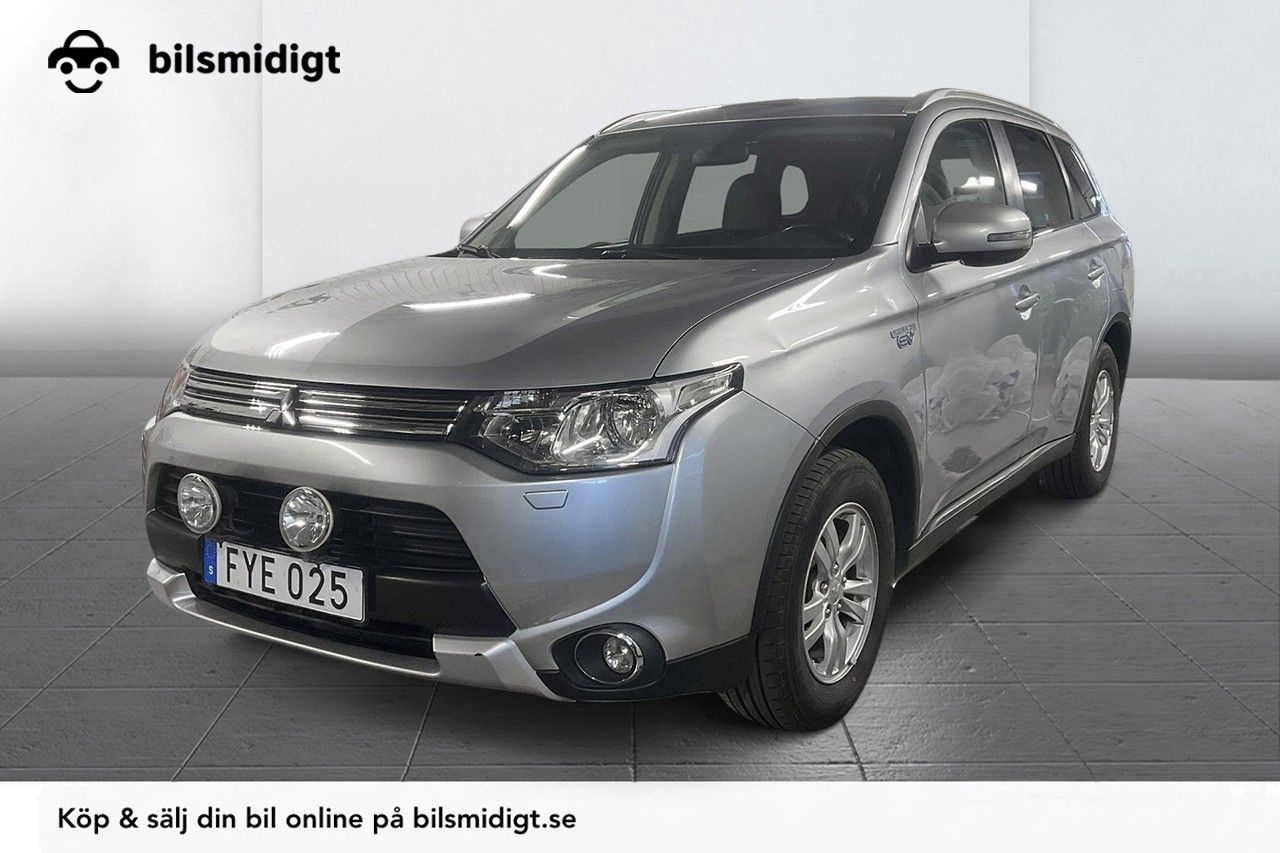 Mitsubishi Outlander 2.0 PHEV 4WD Business Dragkrok Backkamera Delläder Moms/Leasing 203hk