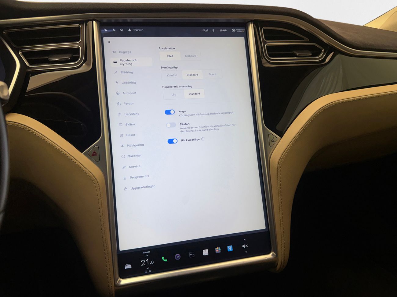 Tesla Model S 85D AWD CCS-uppgraderad Luftfjädring Läder Navigation Backkamera Köldpaket AutoPilot 423hk – bild 14 av 28