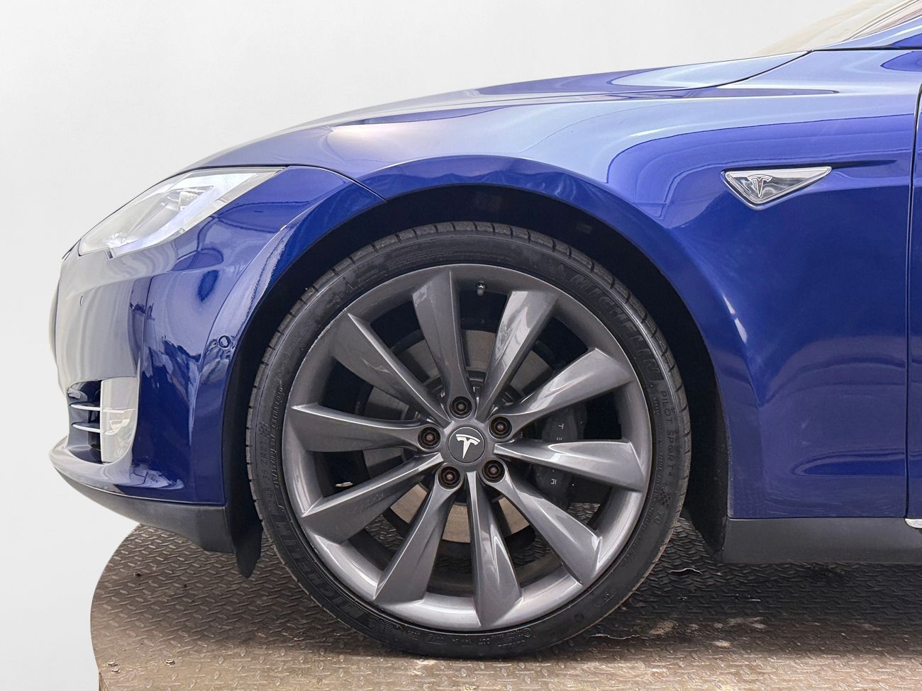 Tesla Model S 85D AWD CCS-uppgraderad Luftfjädring Läder Navigation Backkamera Köldpaket AutoPilot 423hk – bild 9 av 28
